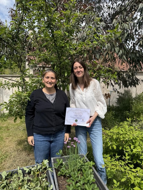 Remise de diplôme : une élève certifiée aux côtés de Cristina