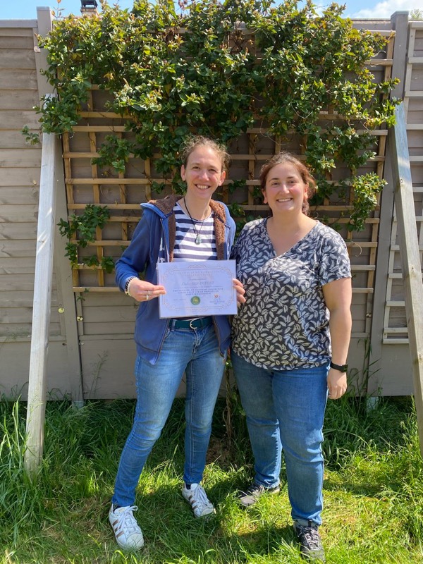 Remise de diplôme : une élève certifiée aux côtés de Cristina