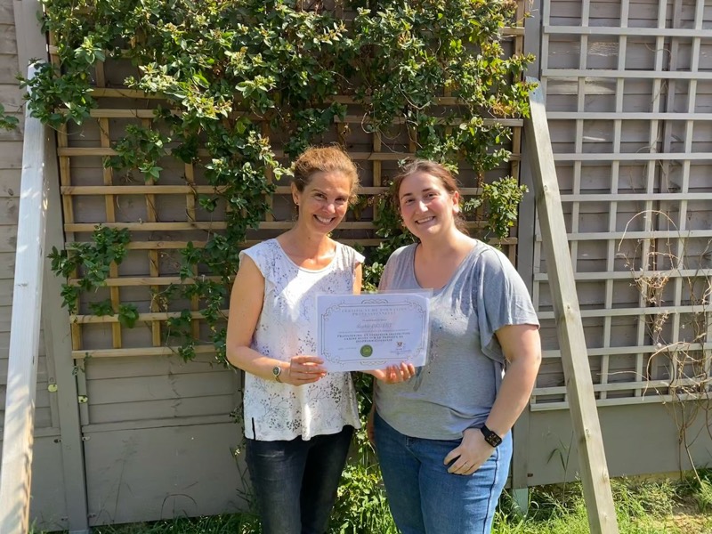 Remise de diplôme : une élève certifiée aux côtés de Cristina